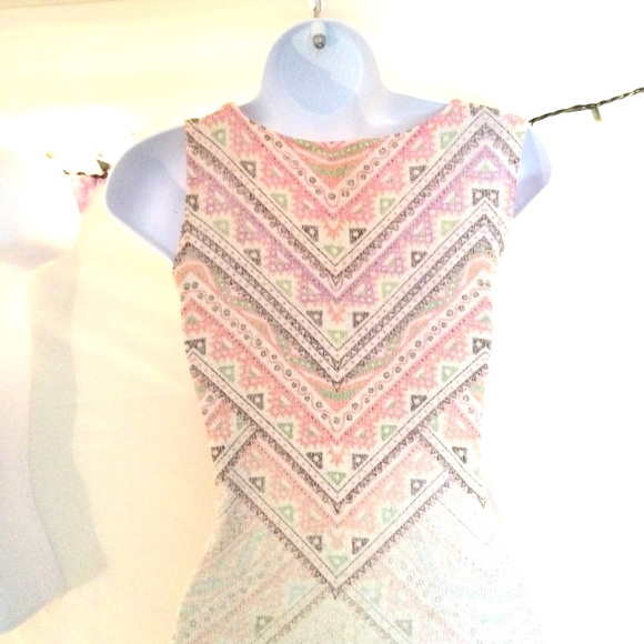 Women’s blu Pepper tank top strapless. Pre own. Size small. Multi color - Picture 12 of 12